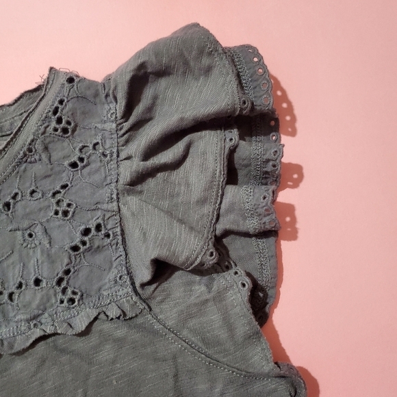 Hollister Grey Knit Top Eyelet Lace Ruffles Super Cute Preppy - Picture 3 of 8